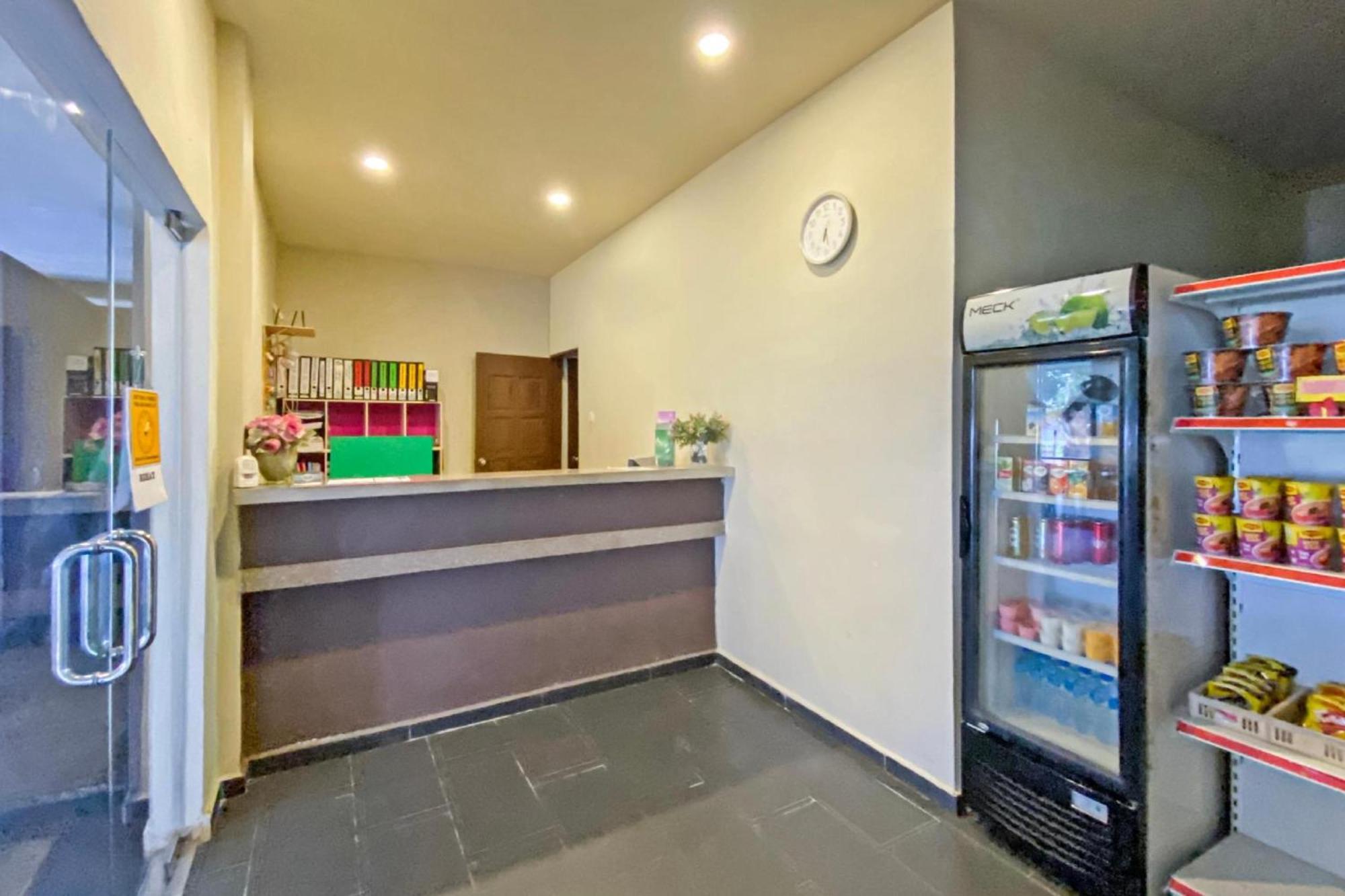 Super Oyo 89896 Sedili Inn Resort Kota Tinggi Luaran gambar