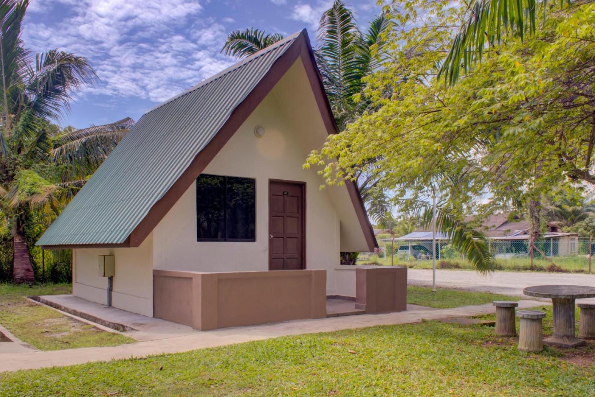 Super Oyo 89896 Sedili Inn Resort Kota Tinggi Luaran gambar